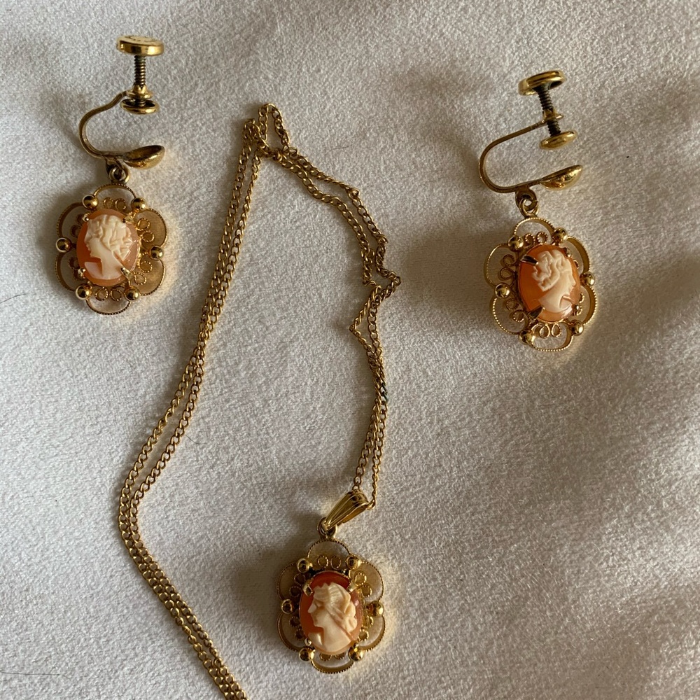 Necklace and Earring set